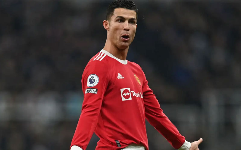 berita bola ronaldo ngambek