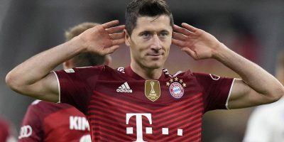 berita bola lewandowski hengkang