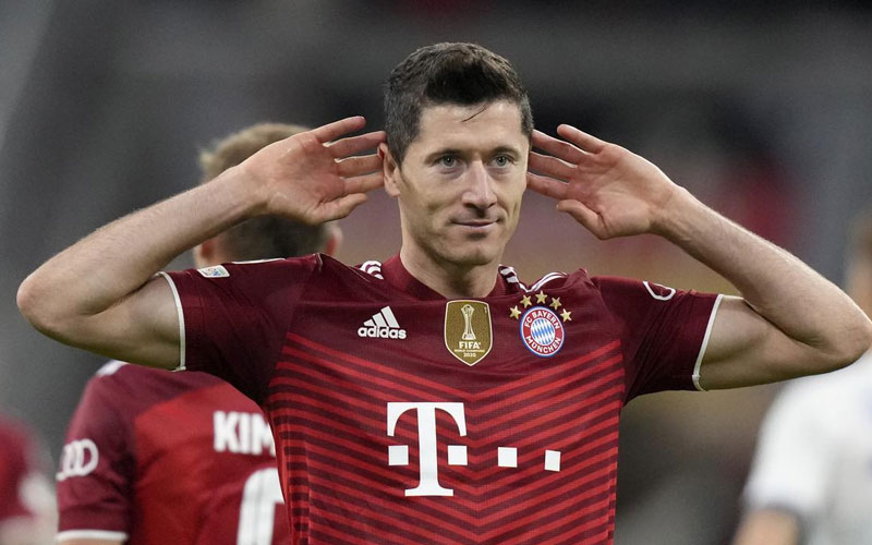 berita bola lewandowski hengkang