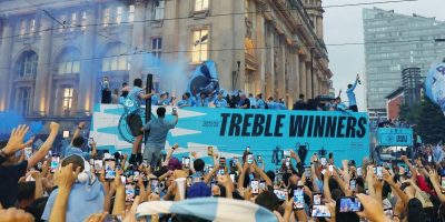 berita bola parade treble - Ekings